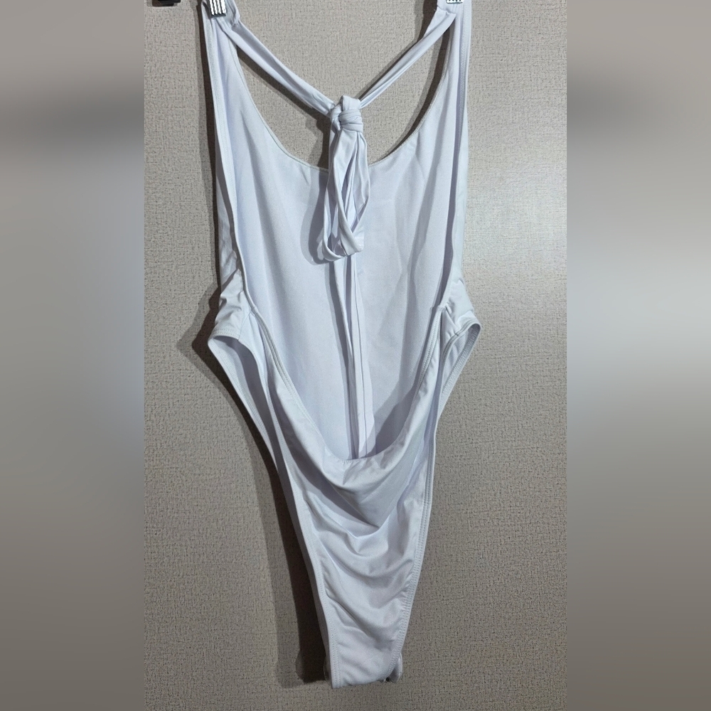 Elegant White One-Piece Swimsuit - Picture 2 of 4